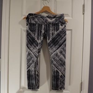 Lululemon Wunder Under Crops, size 8